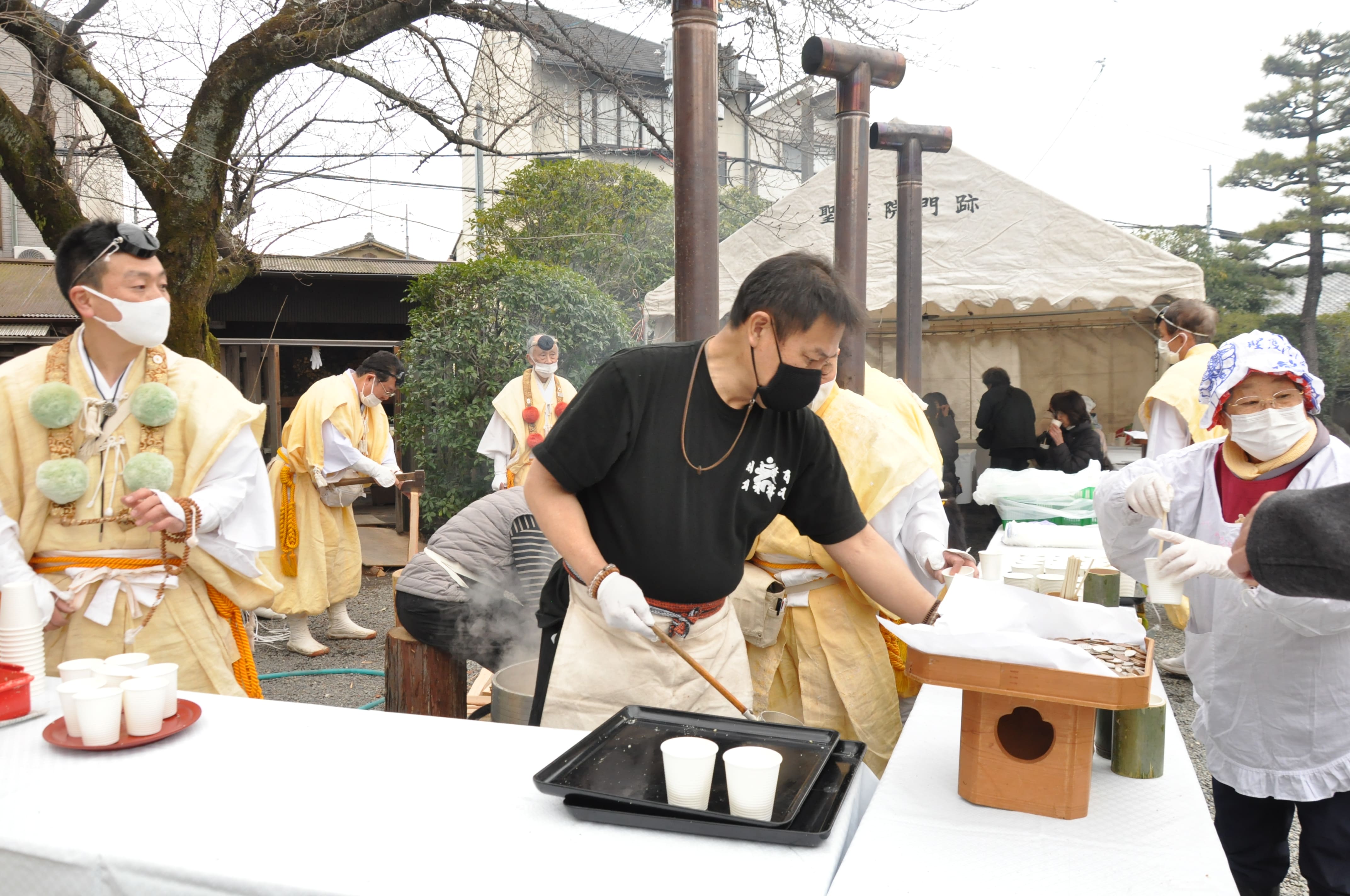 甘酒接待の様子